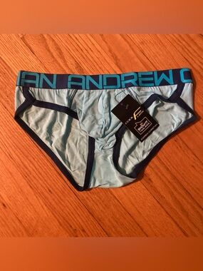 NWT - baby blue "show it" men’s briefs - M